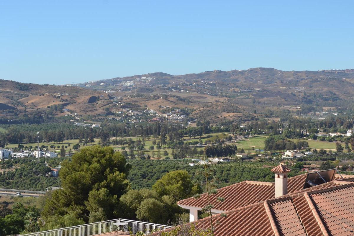 3 Bed Townhouse for sale in Sierrezuela Costa Del Sol, Málaga, Spain
