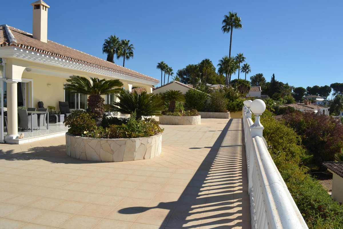 3 Bed Townhouse for sale in Sierrezuela Costa Del Sol, Málaga, Spain