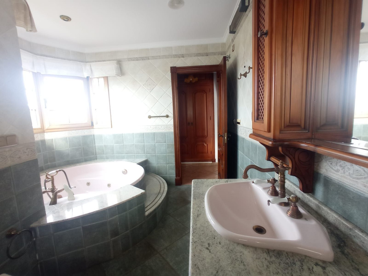 5 Bed Townhouse for sale in Mijas Costa Del Sol, Málaga, Spain