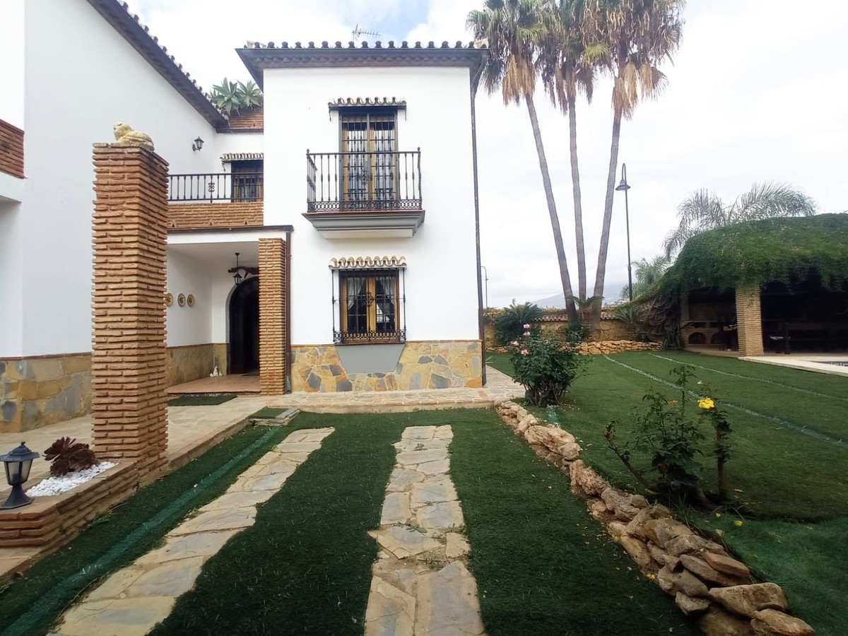 5 Bed Townhouse for sale in Mijas Costa Del Sol, Málaga, Spain