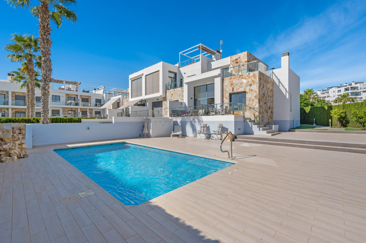 3 Bed Townhouse for sale in Torrevieja Costa Blanca, Alicante, Spain
