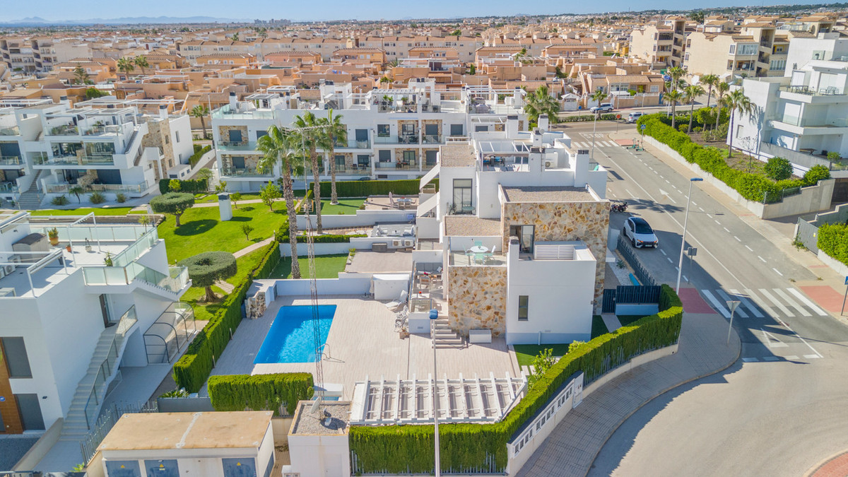 3 Bed Townhouse for sale in Torrevieja Costa Blanca, Alicante, Spain