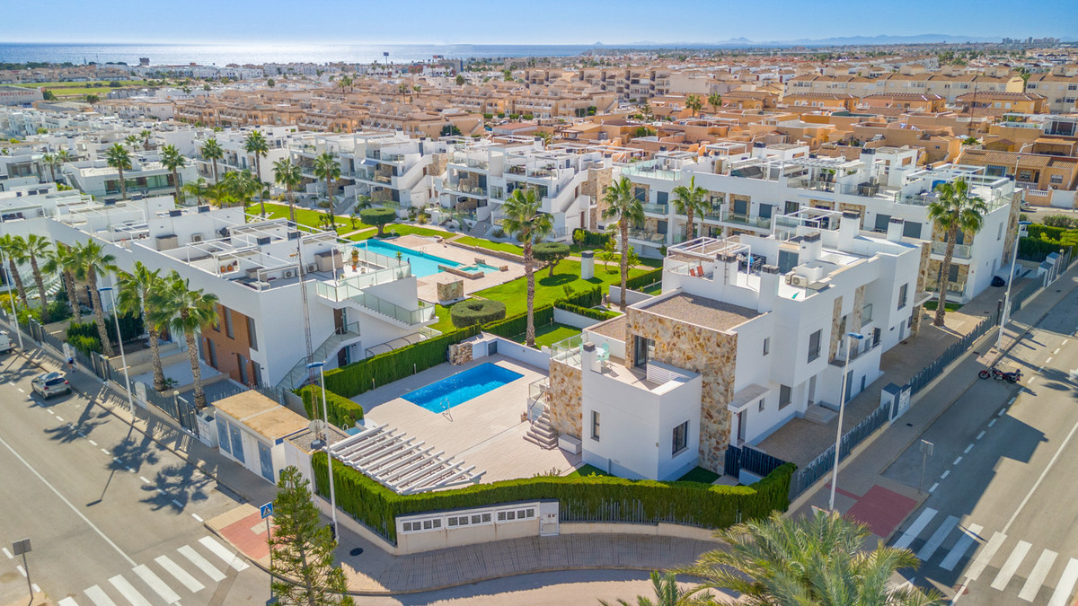 3 Bed Townhouse for sale in Torrevieja Costa Blanca, Alicante, Spain