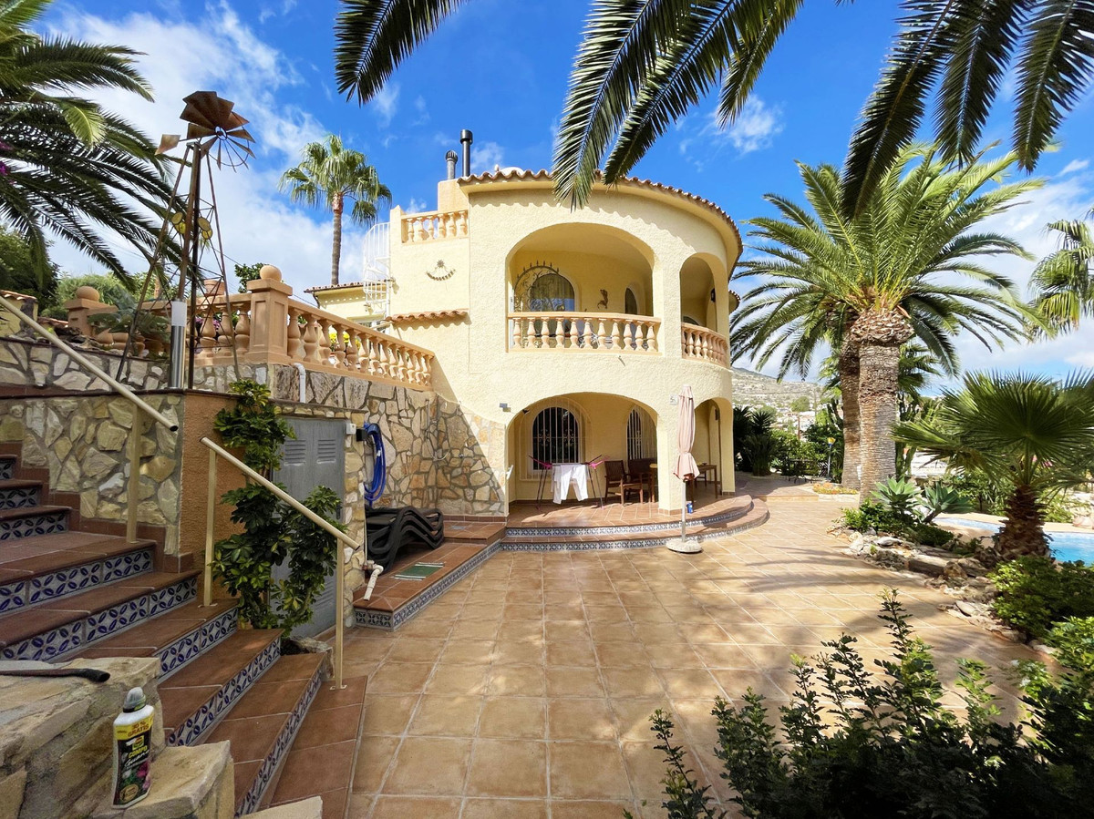 5 Bed Townhouse for sale in Calpe Costa Blanca, Alicante, Spain