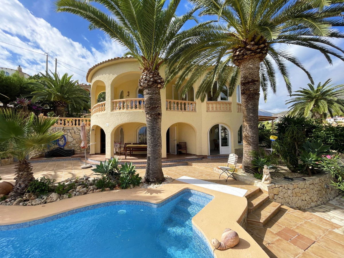 5 Bed Townhouse for sale in Calpe Costa Blanca, Alicante, Spain