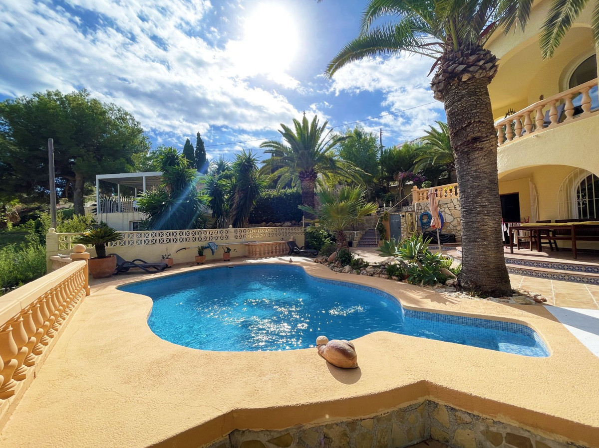 5 Bed Townhouse for sale in Calpe Costa Blanca, Alicante, Spain