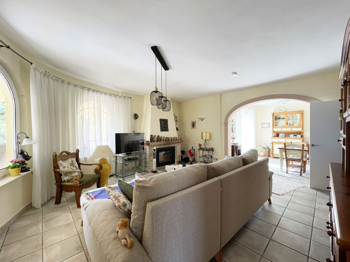 5 Bed Townhouse for sale in Calpe Costa Blanca, Alicante, Spain