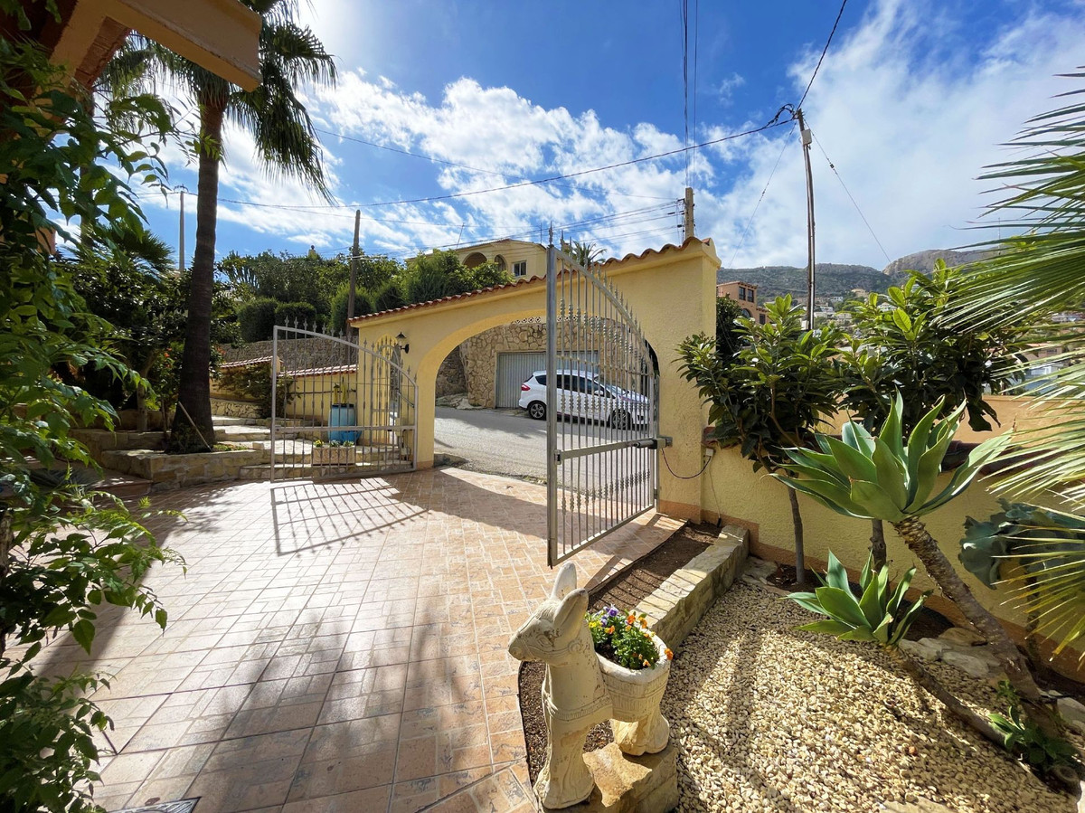 5 Bed Townhouse for sale in Calpe Costa Blanca, Alicante, Spain