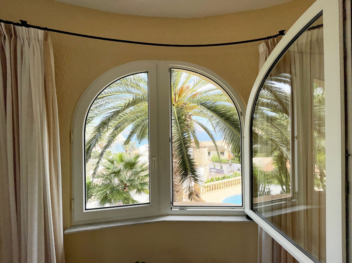5 Bed Townhouse for sale in Calpe Costa Blanca, Alicante, Spain