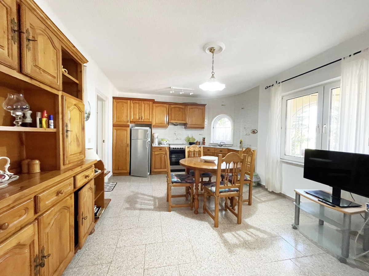 5 Bed Townhouse for sale in Calpe Costa Blanca, Alicante, Spain