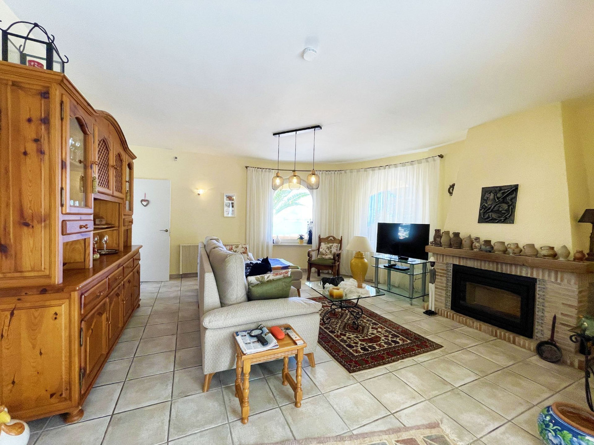 5 Bed Townhouse for sale in Calpe Costa Blanca, Alicante, Spain