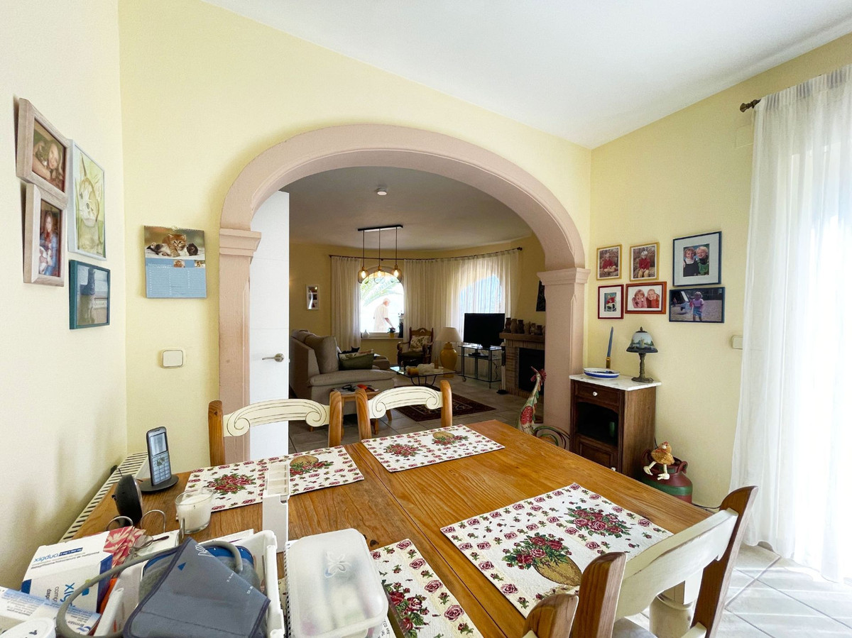 5 Bed Townhouse for sale in Calpe Costa Blanca, Alicante, Spain
