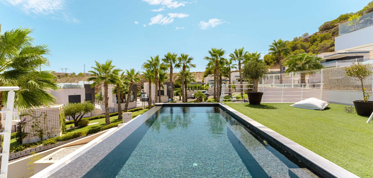 Se vende Villa - Chalet de 5 dormitorios en Costa Blanca, Alicante, España