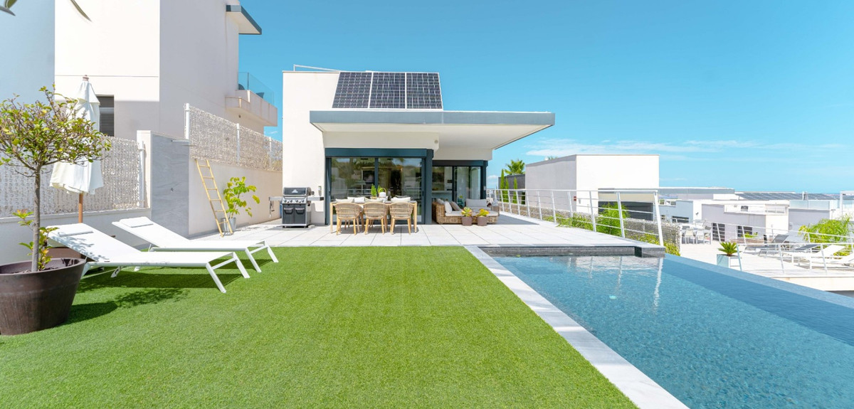 Se vende Villa - Chalet de 5 dormitorios en Costa Blanca, Alicante, España