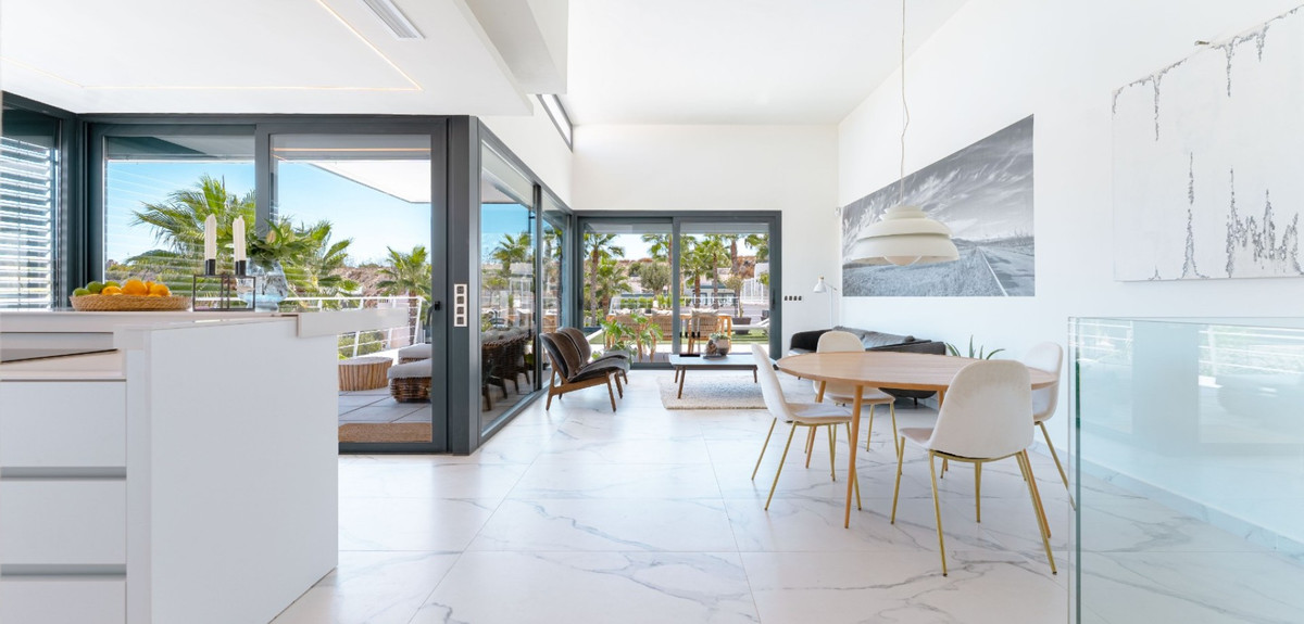 Se vende Villa - Chalet de 5 dormitorios en Costa Blanca, Alicante, España