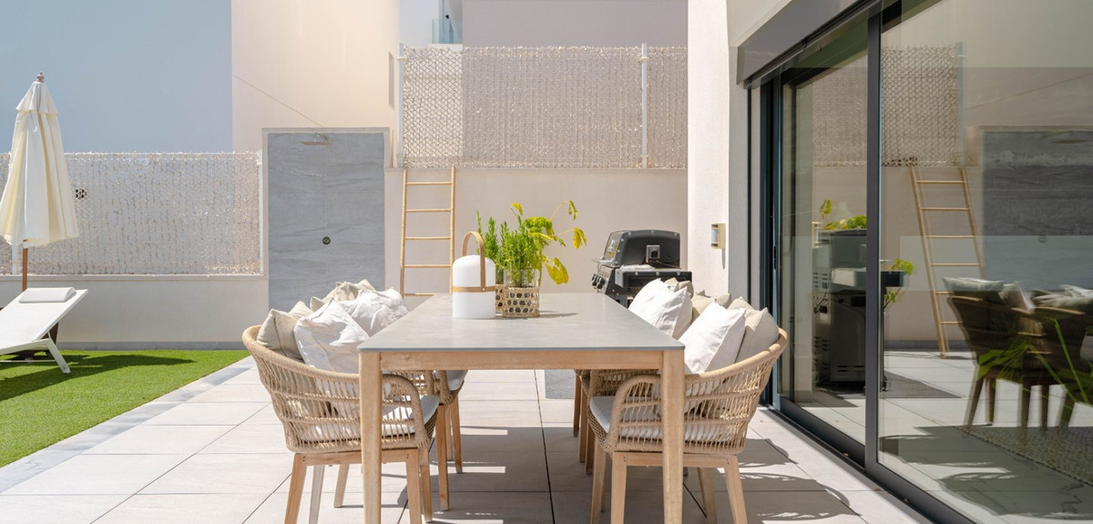 Se vende Villa - Chalet de 5 dormitorios en Costa Blanca, Alicante, España
