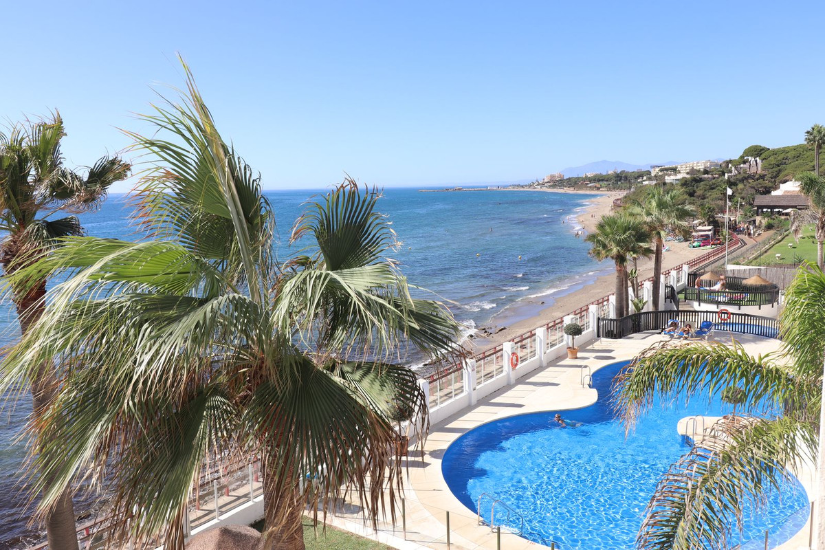 2 Bed Apartment for sale in Calahonda Costa Del Sol, Málaga, Spain