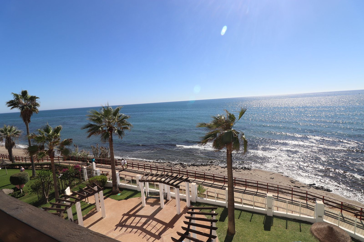 2 Bed Apartment for sale in Calahonda Costa Del Sol, Málaga, Spain