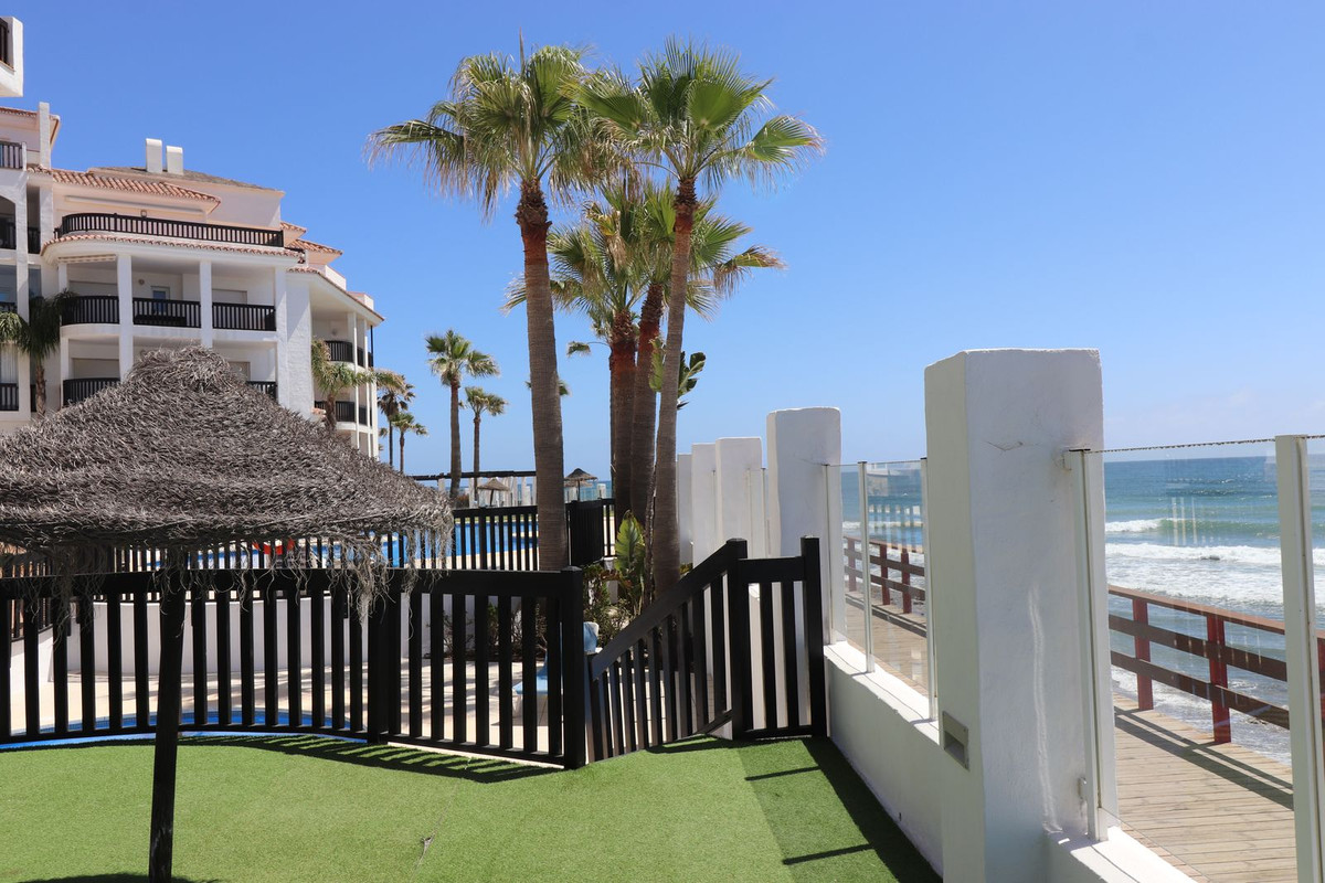 2 Bed Apartment for sale in Calahonda Costa Del Sol, Málaga, Spain