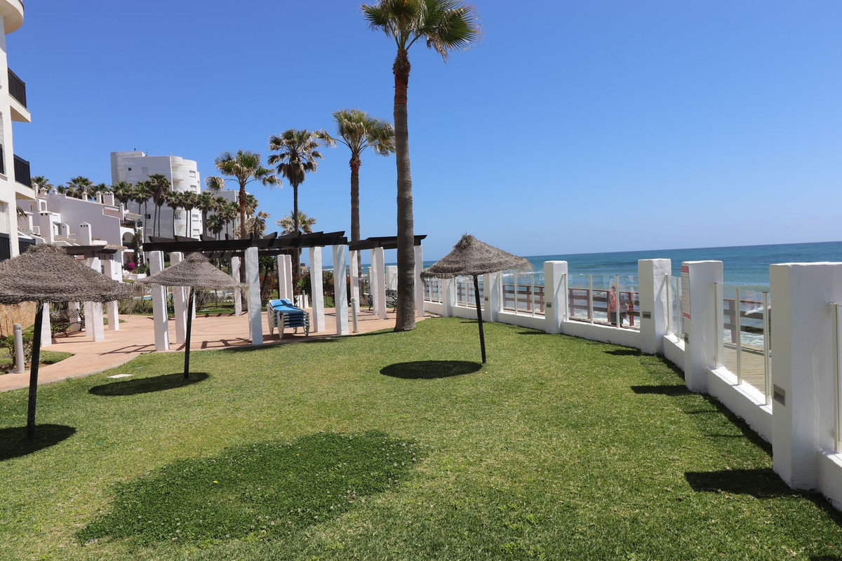 2 Bed Apartment for sale in Calahonda Costa Del Sol, Málaga, Spain