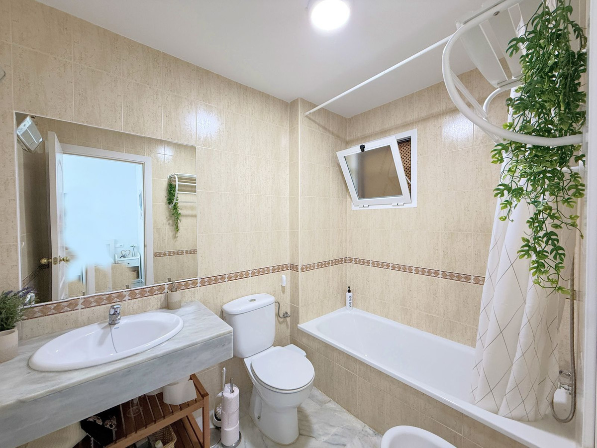 Se vende Apartamento Planta Baja de 2 dormitorios en Costa Del Sol, Málaga, España