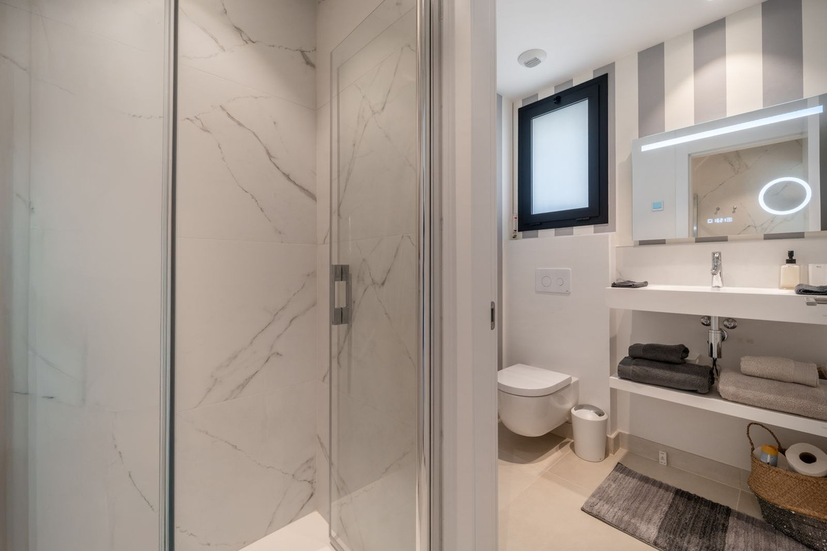 Se vende Apartamento Planta Media de 3 dormitorios en Costa Del Sol, Málaga, España