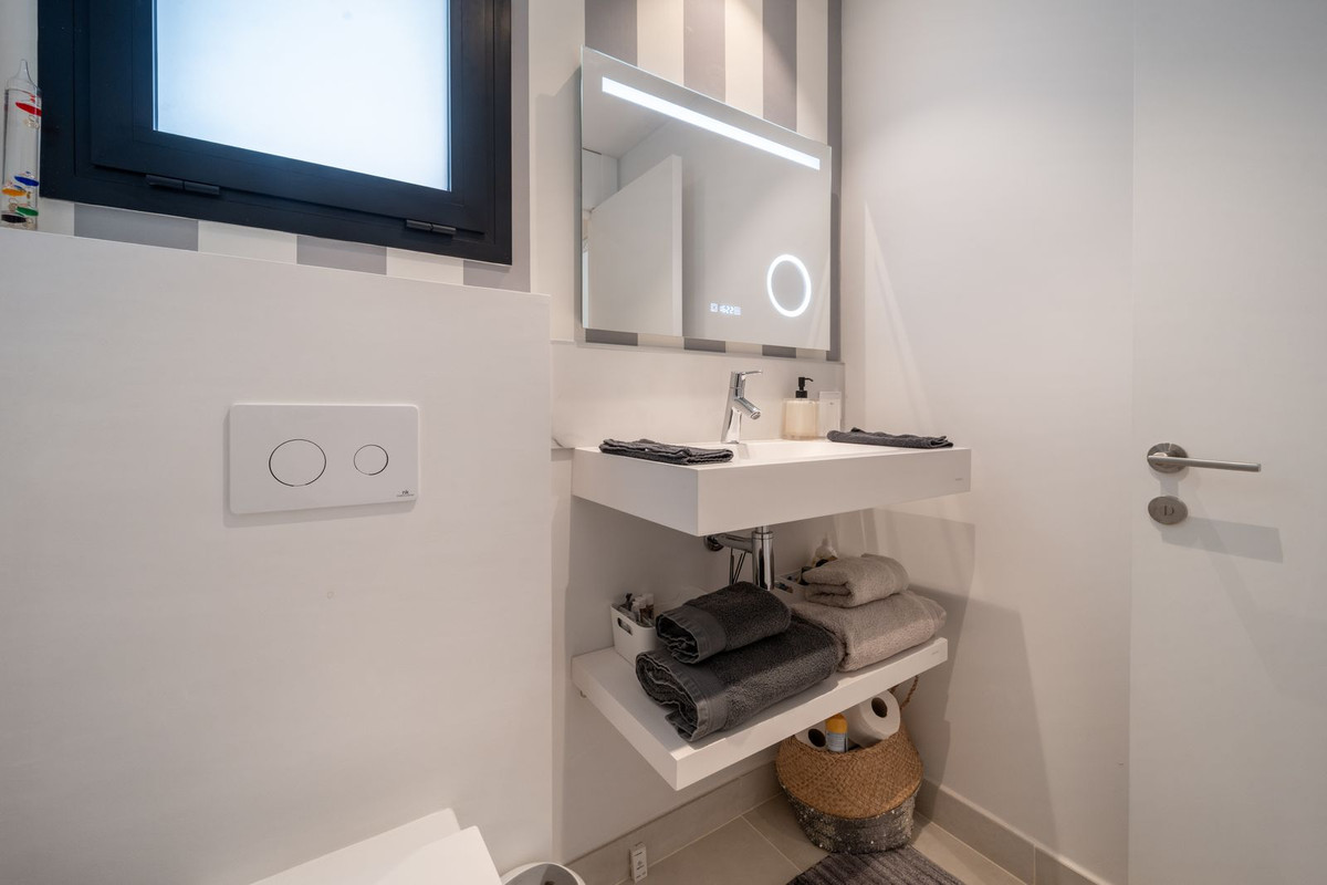 Se vende Apartamento Planta Media de 3 dormitorios en Costa Del Sol, Málaga, España