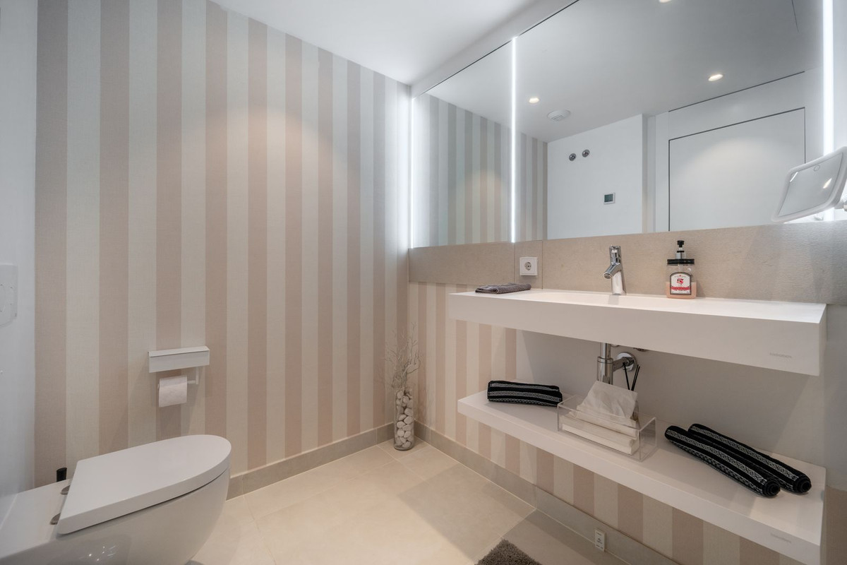 Se vende Apartamento Planta Media de 3 dormitorios en Costa Del Sol, Málaga, España