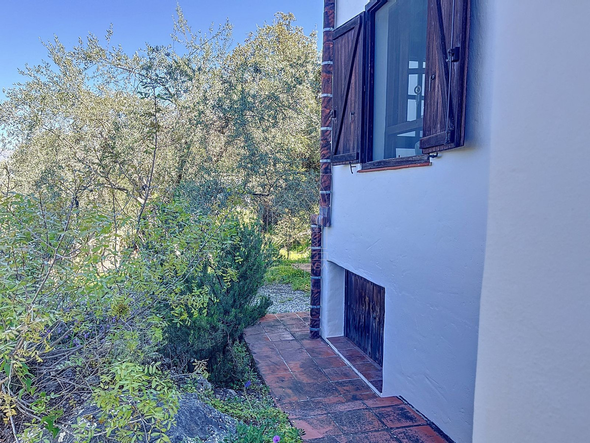 4 Bed Townhouse for sale in Comares Costa Del Sol East, Málaga, Spain