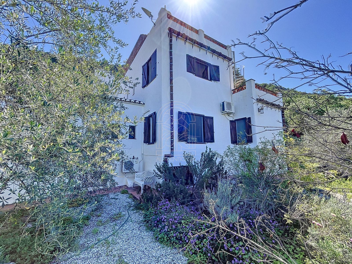 4 Bed Townhouse for sale in Comares Costa Del Sol East, Málaga, Spain