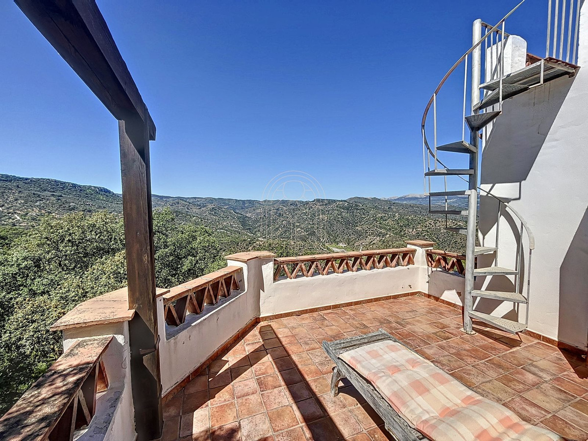 4 Bed Townhouse for sale in Comares Costa Del Sol East, Málaga, Spain