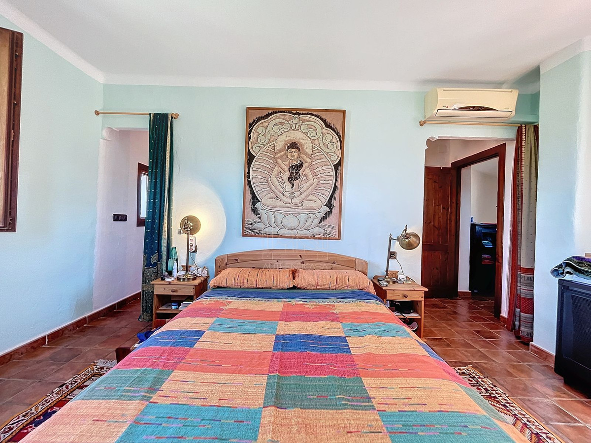 4 Bed Townhouse for sale in Comares Costa Del Sol East, Málaga, Spain