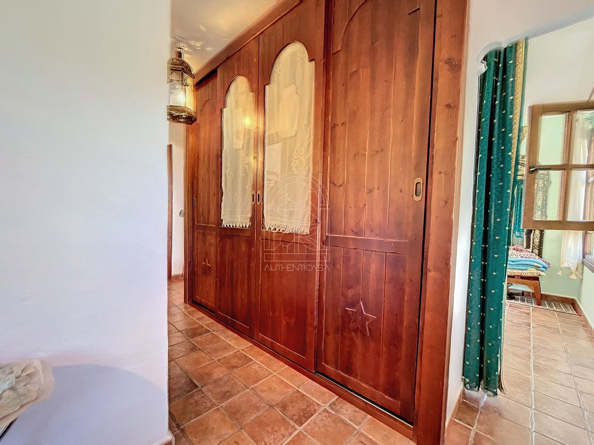 4 Bed Townhouse for sale in Comares Costa Del Sol East, Málaga, Spain