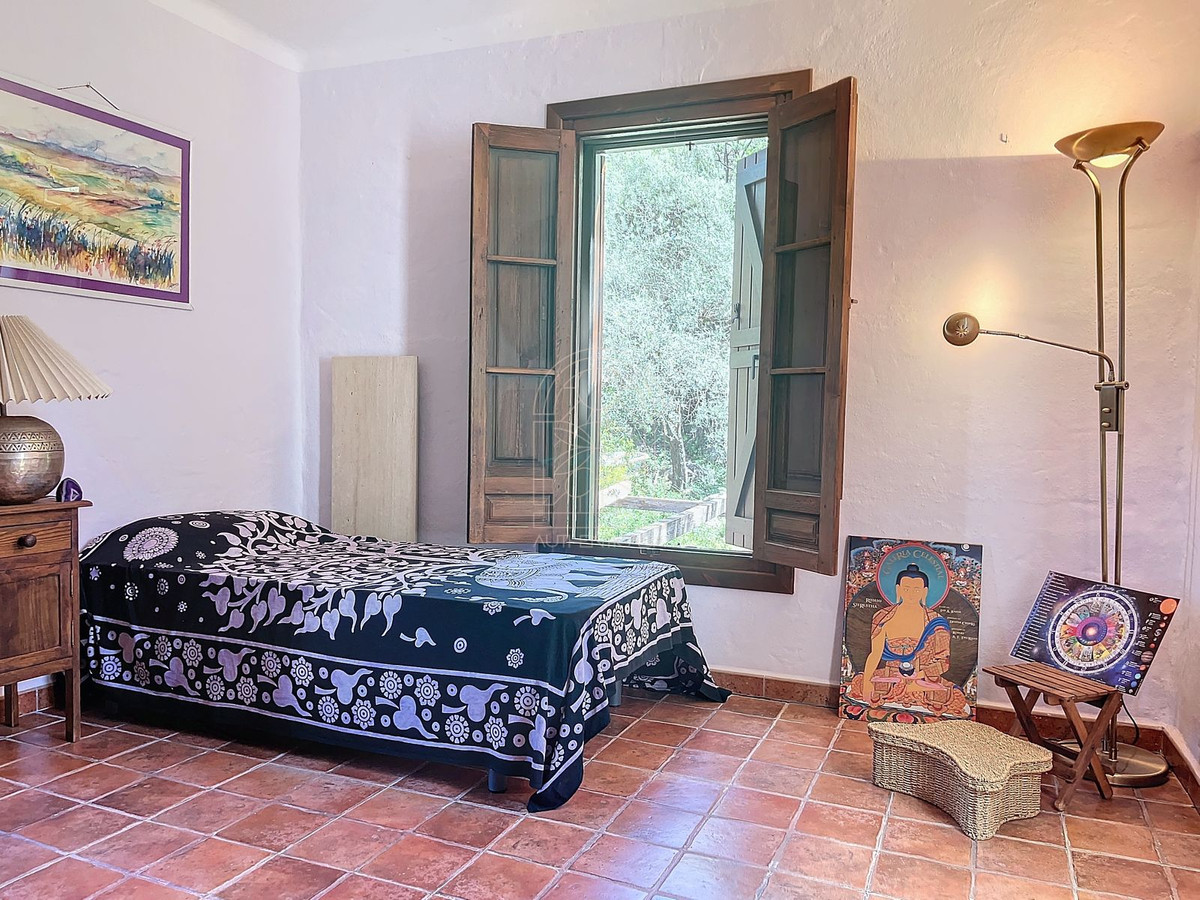 4 Bed Townhouse for sale in Comares Costa Del Sol East, Málaga, Spain