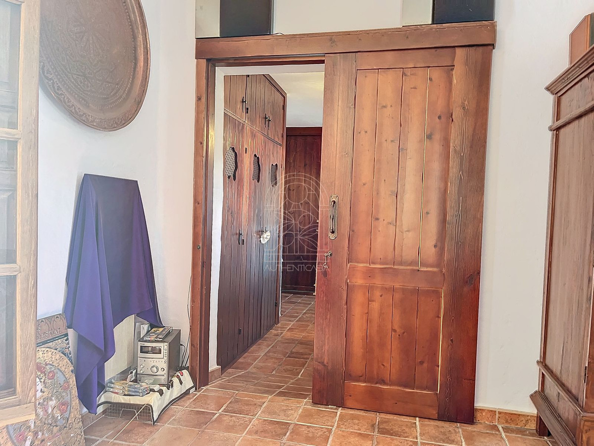 4 Bed Townhouse for sale in Comares Costa Del Sol East, Málaga, Spain
