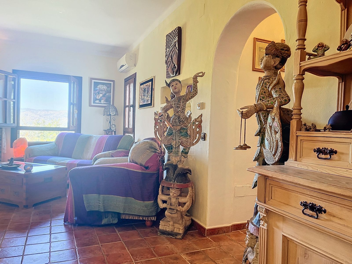 4 Bed Townhouse for sale in Comares Costa Del Sol East, Málaga, Spain
