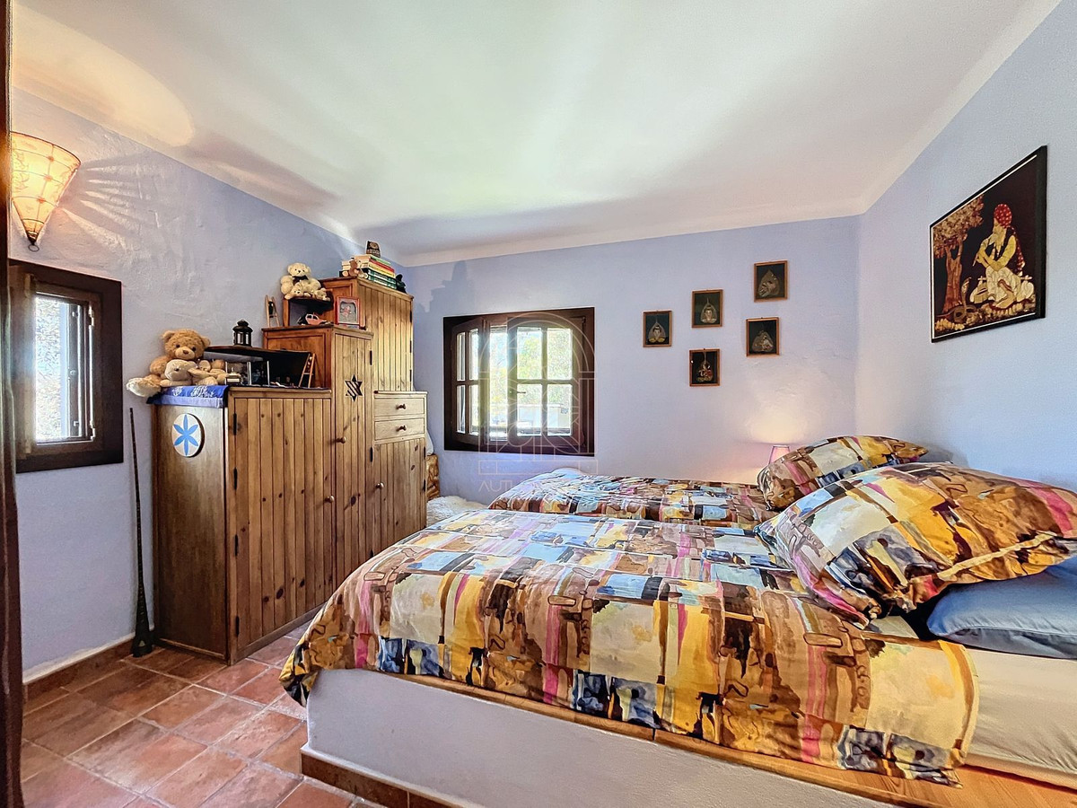 4 Bed Townhouse for sale in Comares Costa Del Sol East, Málaga, Spain