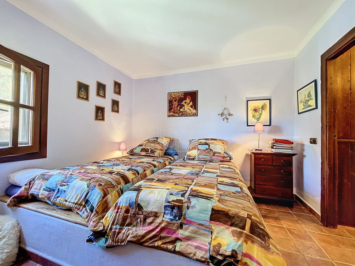 4 Bed Townhouse for sale in Comares Costa Del Sol East, Málaga, Spain
