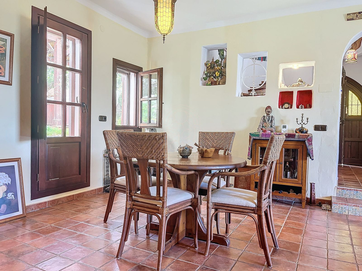 4 Bed Townhouse for sale in Comares Costa Del Sol East, Málaga, Spain