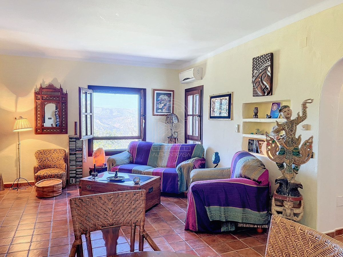 4 Bed Townhouse for sale in Comares Costa Del Sol East, Málaga, Spain