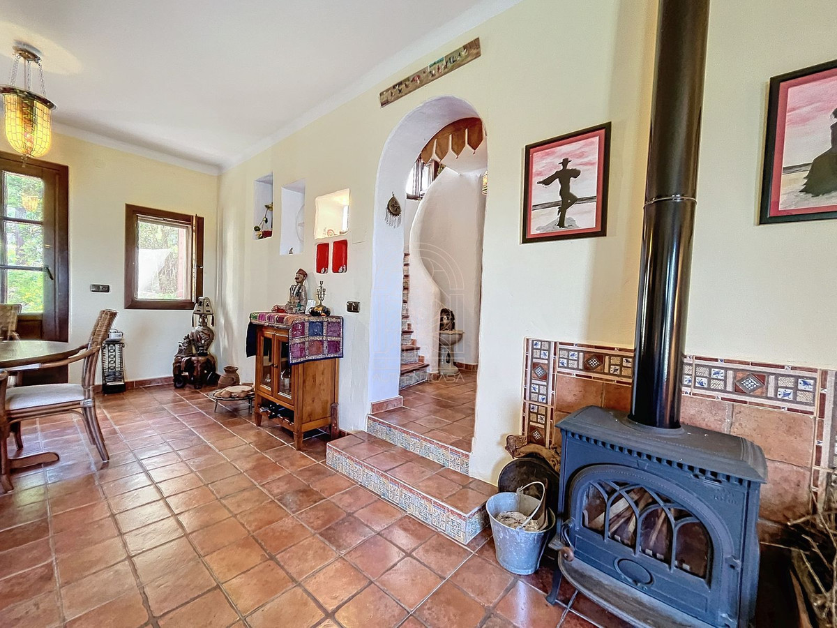 4 Bed Townhouse for sale in Comares Costa Del Sol East, Málaga, Spain