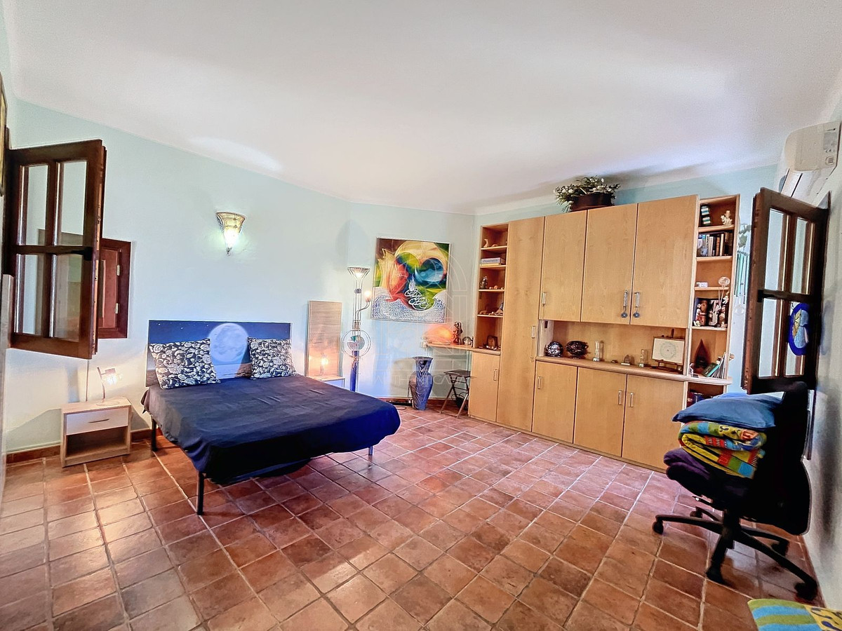 4 Bed Townhouse for sale in Comares Costa Del Sol East, Málaga, Spain