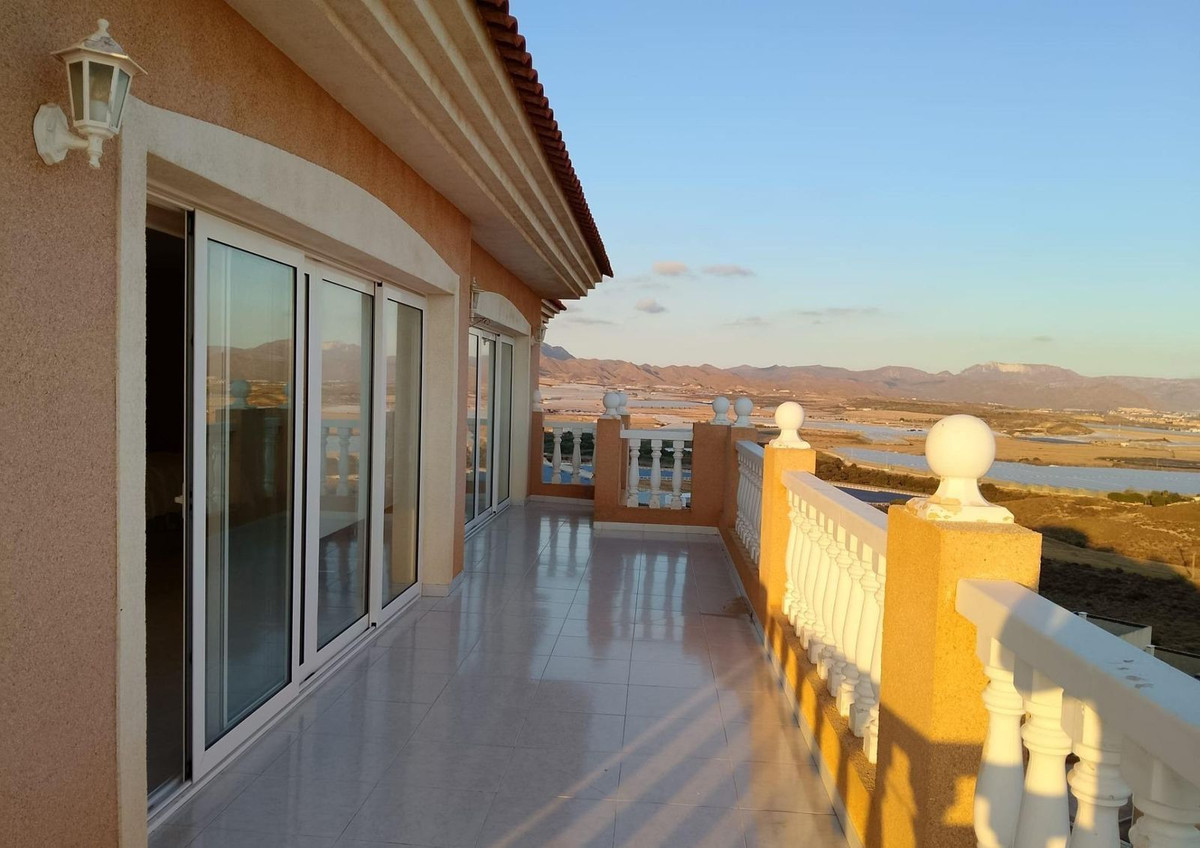 Se vende Villa - Chalet de 5 dormitorios en Costa Calida, Murcia, España