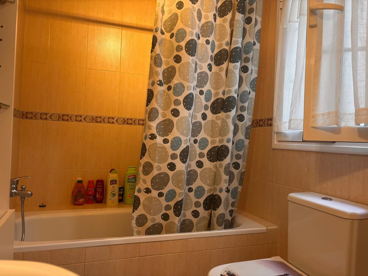 Se vende Apartamento Planta Media de 2 dormitorios en Costa Del Sol, Málaga, España