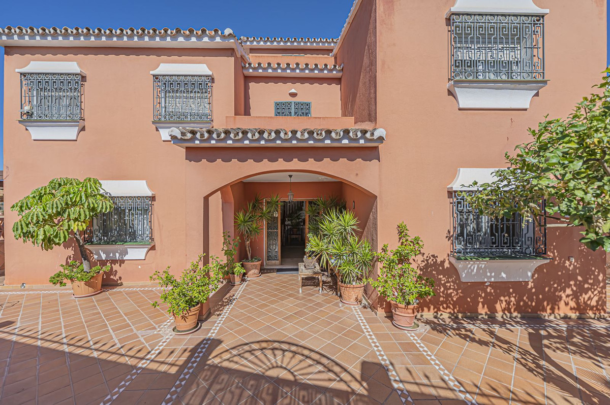 4 Bed Townhouse for sale in Marbella Costa Del Sol, Málaga, Spain
