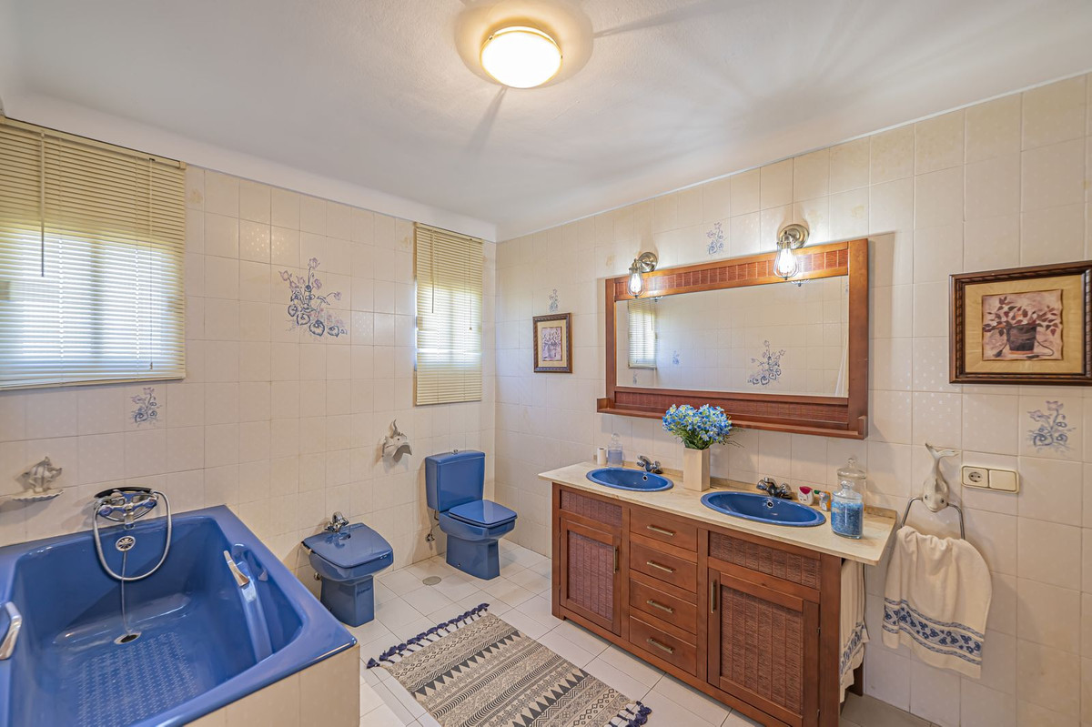 4 Bed Townhouse for sale in Marbella Costa Del Sol, Málaga, Spain