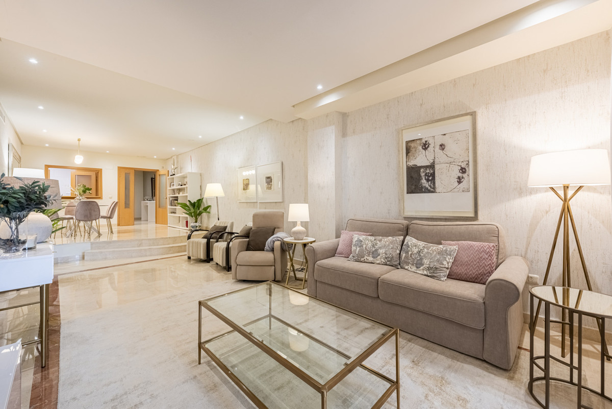 2 Bed Apartment for sale in Puerto Banús Costa Del Sol, Málaga, Spain