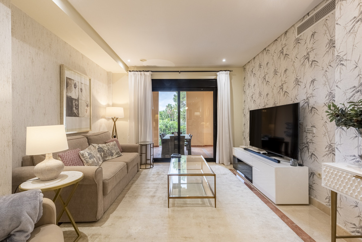 2 Bed Apartment for sale in Puerto Banús Costa Del Sol, Málaga, Spain