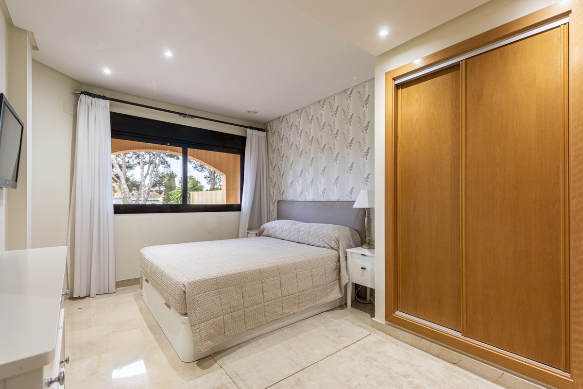 2 Bed Apartment for sale in Puerto Banús Costa Del Sol, Málaga, Spain