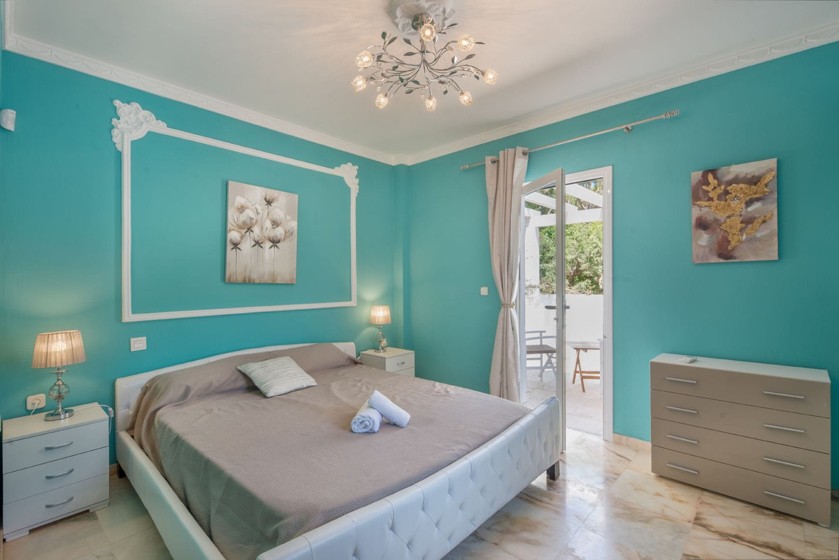 10 Bed Townhouse for sale in Hacienda Las Chapas Costa Del Sol, Málaga, Spain